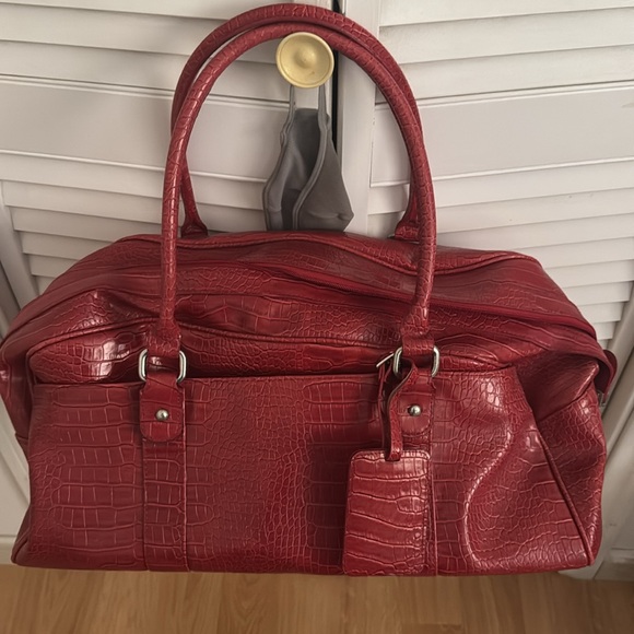 Red faux snake skin 2-piece weekender set. - Picture 6 of 8